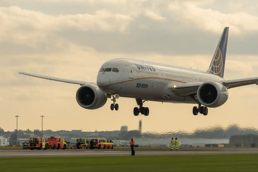 United Airlines Flight UA770